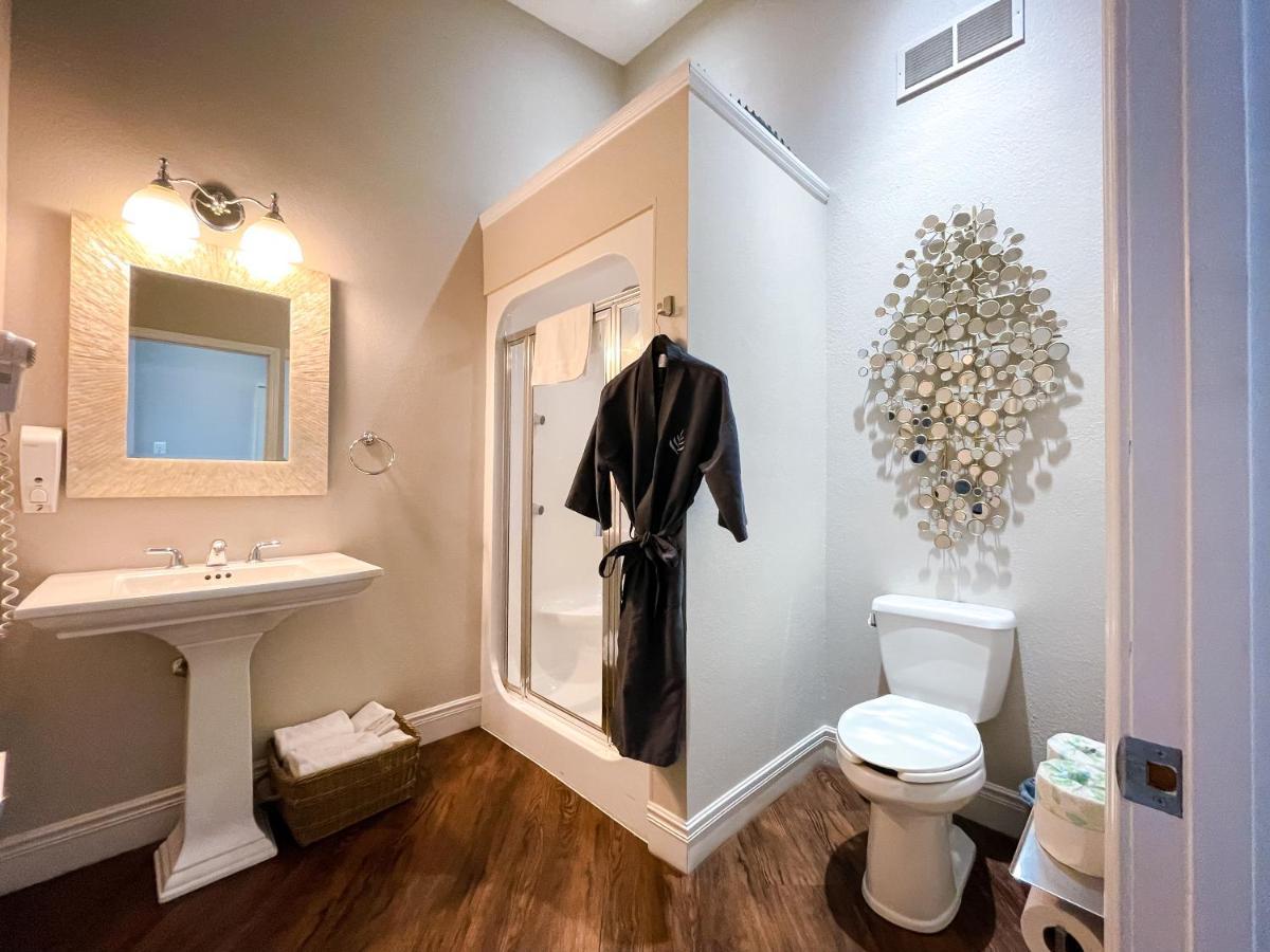 Pinemark Inn Suites Events Saint Clair Екстериор снимка