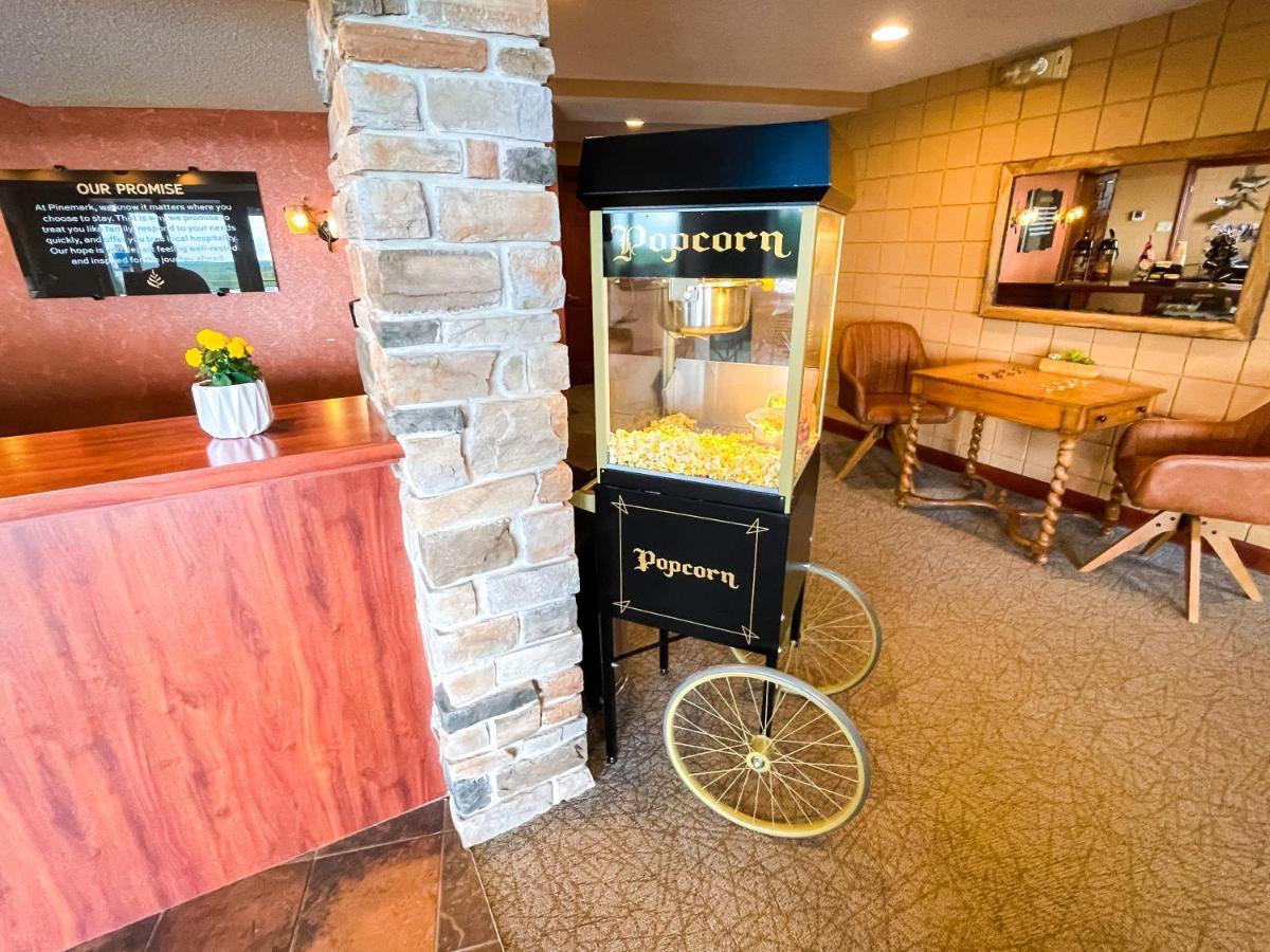 Pinemark Inn Suites Events Saint Clair Екстериор снимка