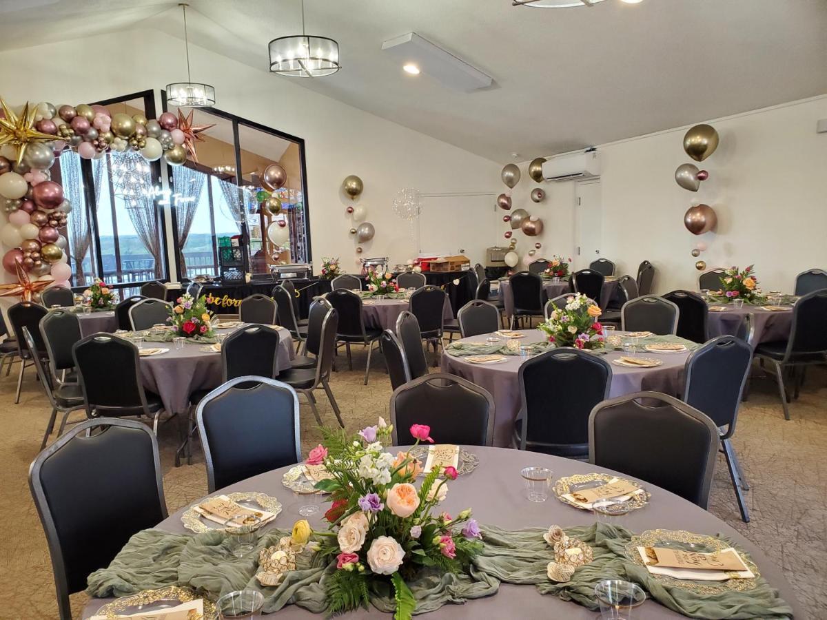 Pinemark Inn Suites Events Saint Clair Екстериор снимка