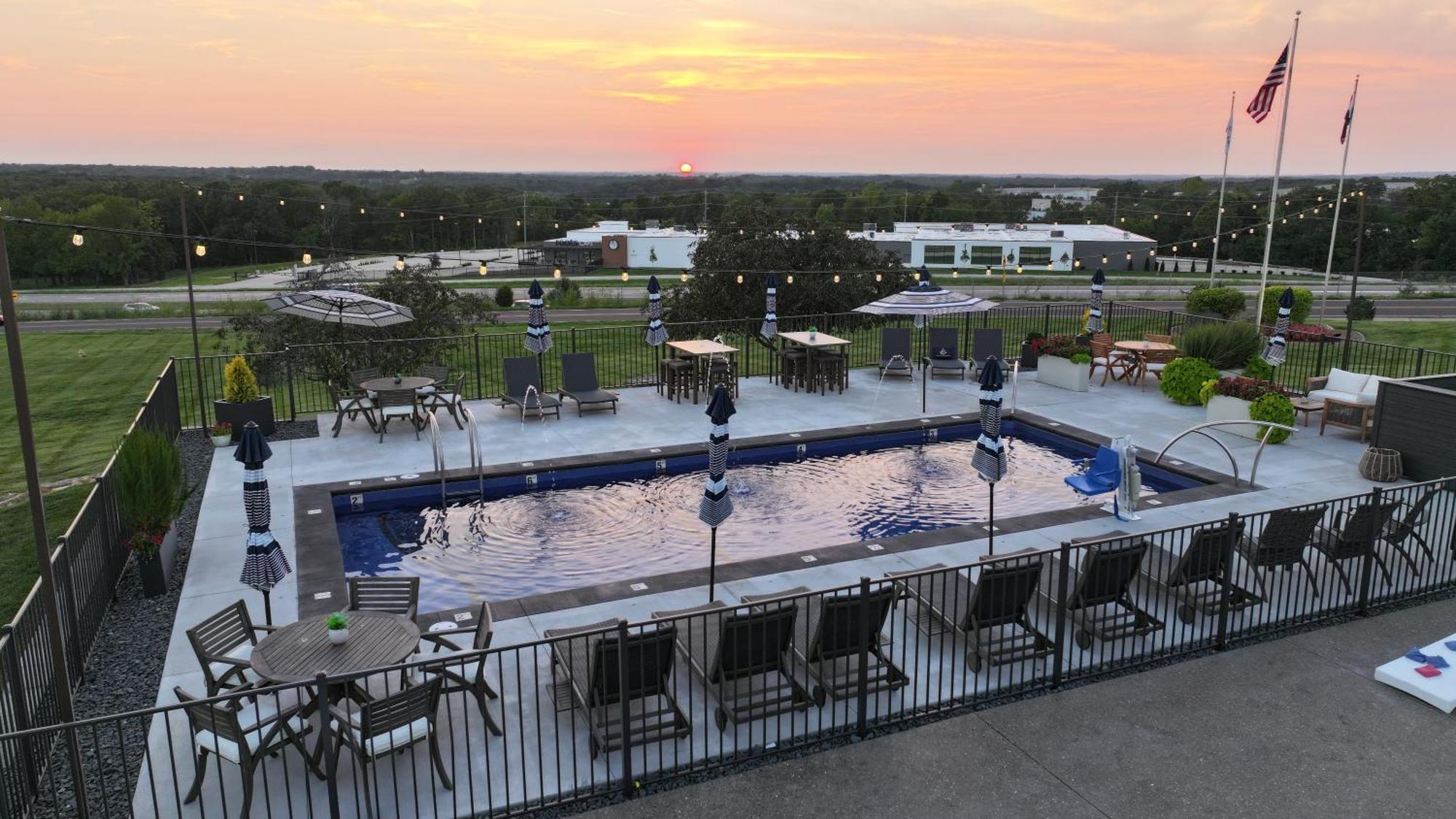 Pinemark Inn Suites Events Saint Clair Екстериор снимка