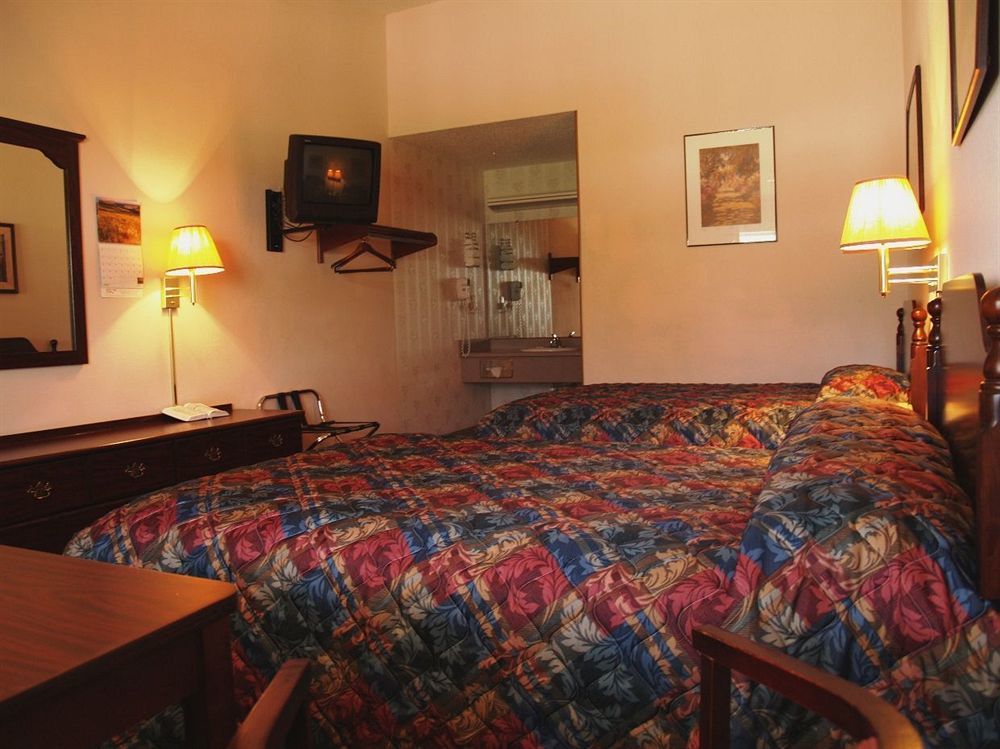 Pinemark Inn Suites Events Saint Clair Екстериор снимка