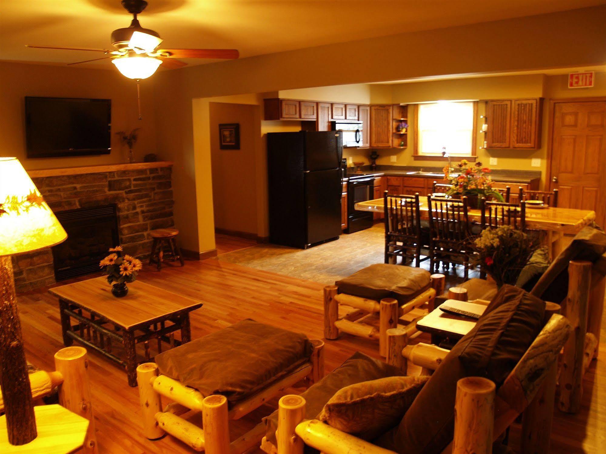 Pinemark Inn Suites Events Saint Clair Екстериор снимка