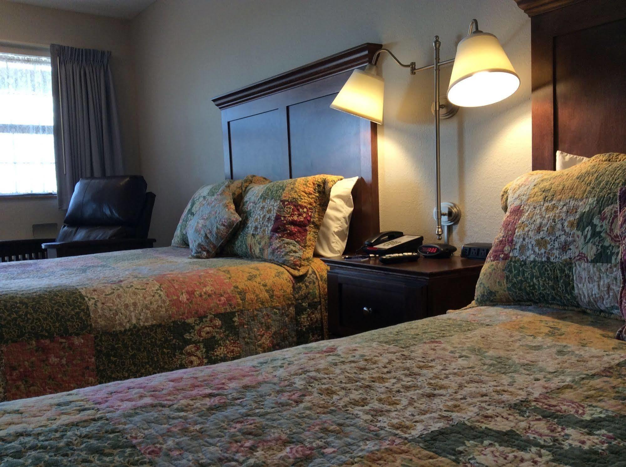 Pinemark Inn Suites Events Saint Clair Екстериор снимка