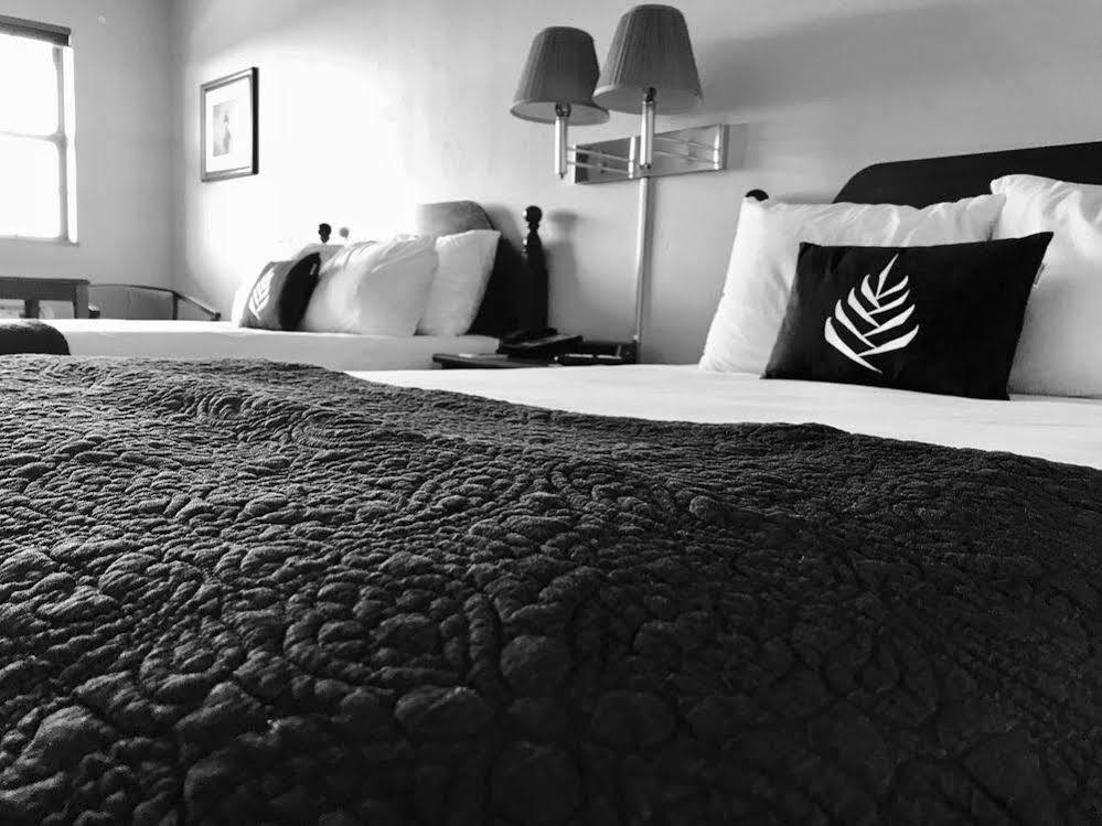 Pinemark Inn Suites Events Saint Clair Екстериор снимка